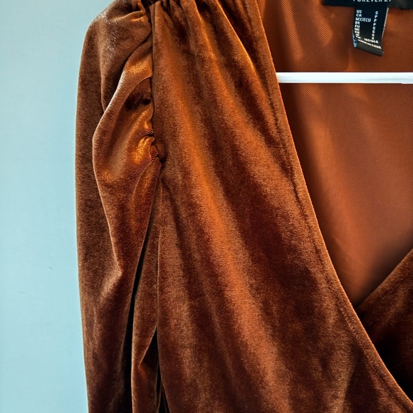 Forever 21 Rich Brown Rust Velvet Wrap Blouse Small - Picture 2 of 5